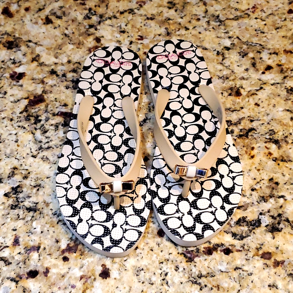 NWOT Coach thong sandals size 6